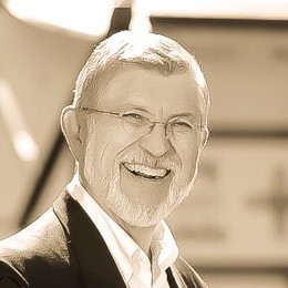 Morris Chubb fucks around with escorts